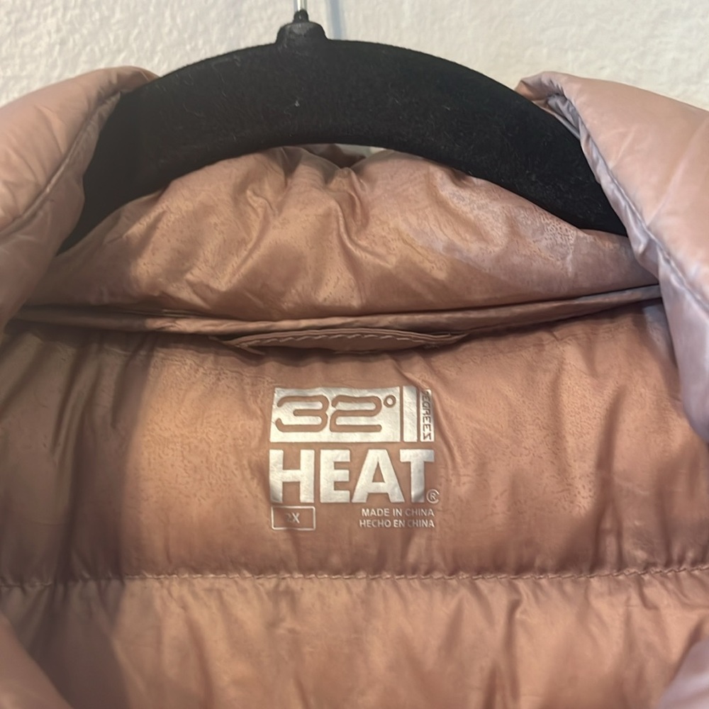 Plus size mauve 32 Degrees puffer vest w/ hood - Picture 3 of 7